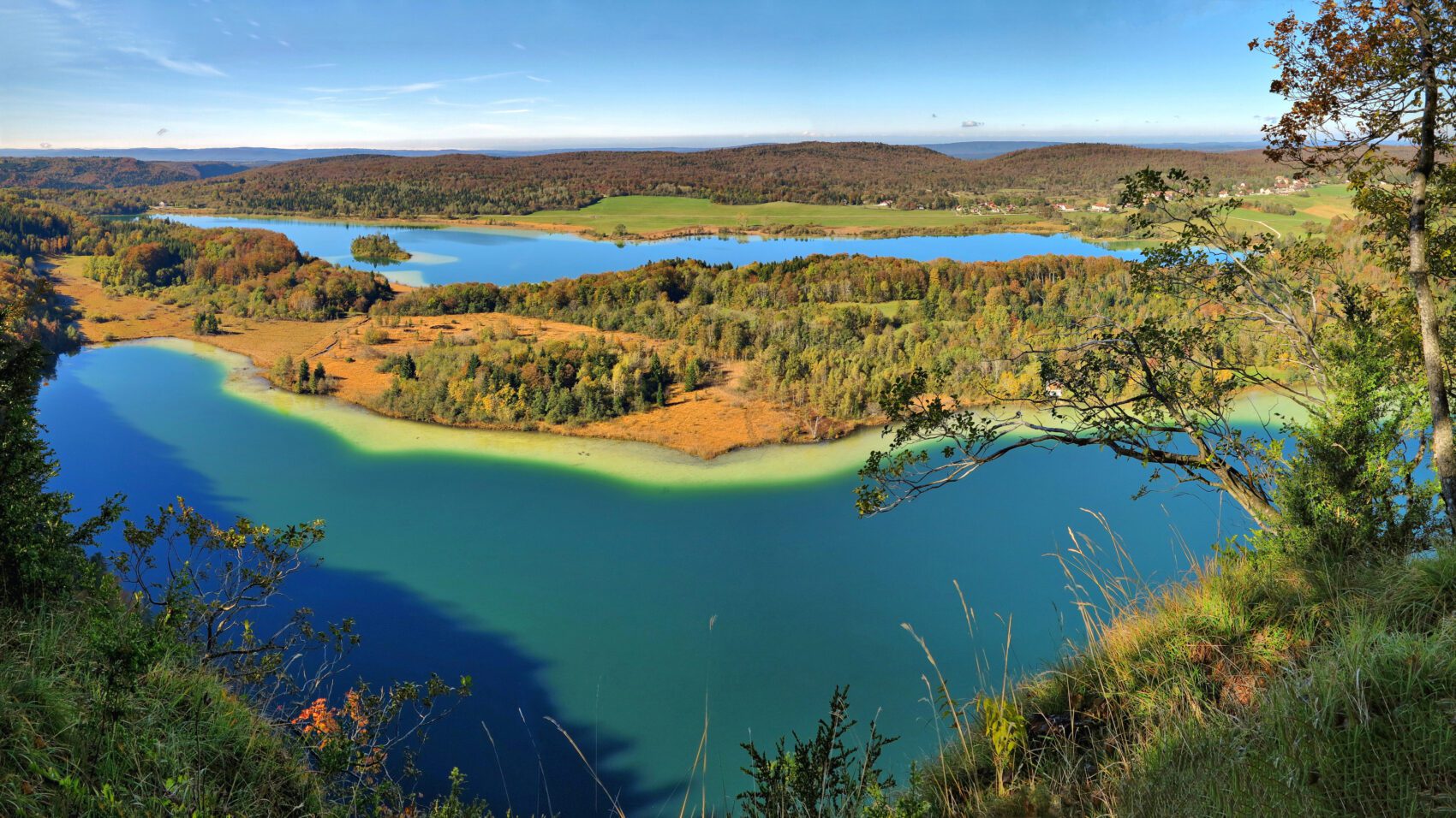 La_Chaux-du-dombief,_le_Grand_Maclu_et_le_lac_d’Ilay