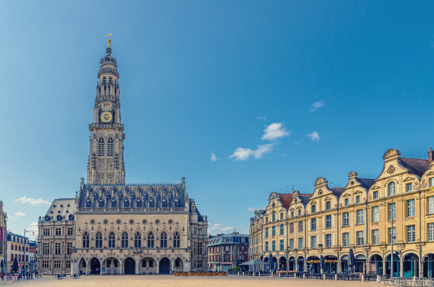 Arras,Hotel,De,Ville,Town,Hall,And,Flemish-baroque-style,Townhouses,Buildings