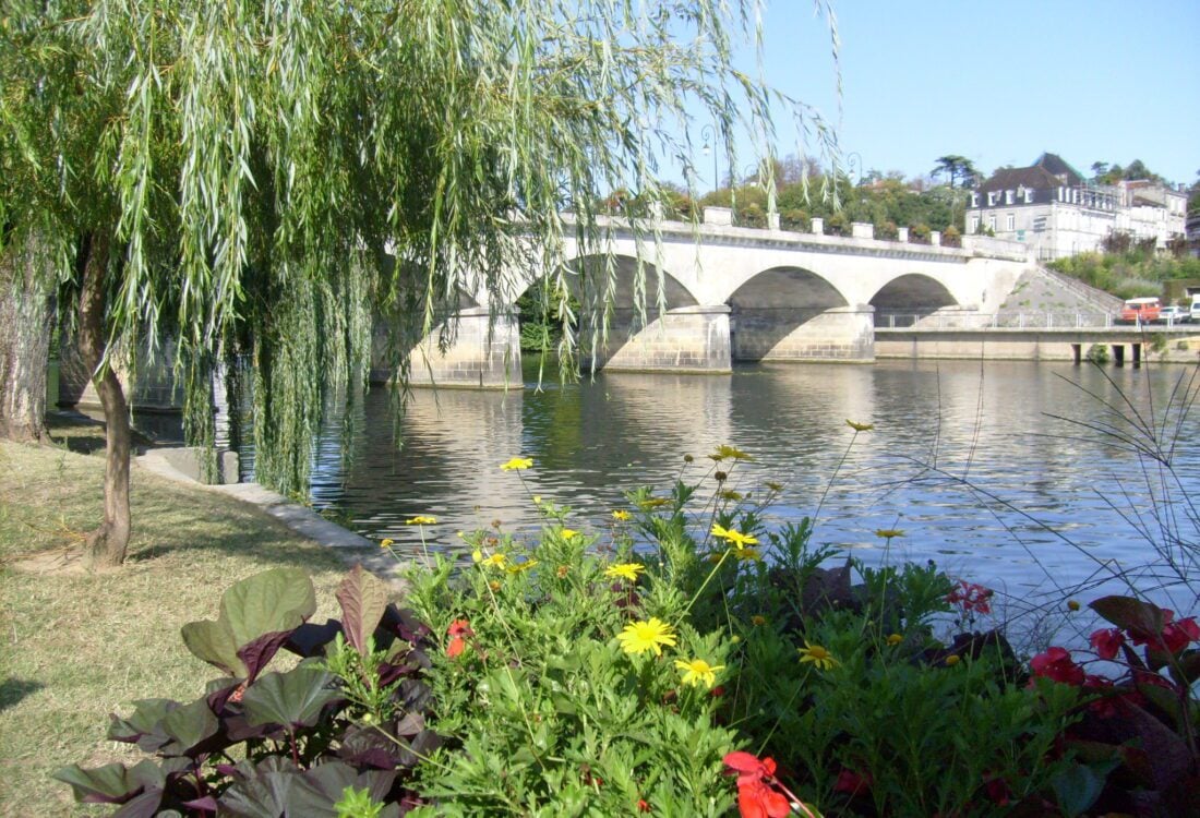 Quais_de_Charente_à_Cognac_-_panoramio